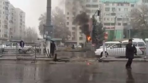 Toshkent shahrining Yunusobod tumanida svetofor yonib ketdi (video)