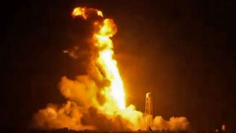 АҚШда портлаб кетган Antares ракетаси ердан берилган буйруқ орқали йўқ қилингани маълум бўлди