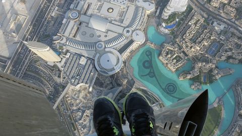 Britaniyalik fotosuratchi 830 metrlik “Burj Xalifa” tepasida selfi surat oldi