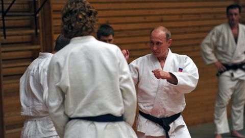 Vladimir Putin karate bo‘yicha sakkizinchi dan sohibiga aylandi