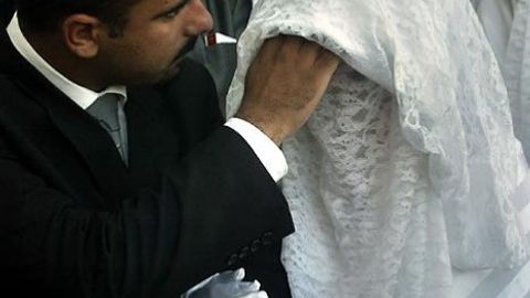 Saudiya Arabistonidagi to‘yda kuyov kelinning yuzini birinchi marta ko‘rib, darhol ajrashishga qaror qildi