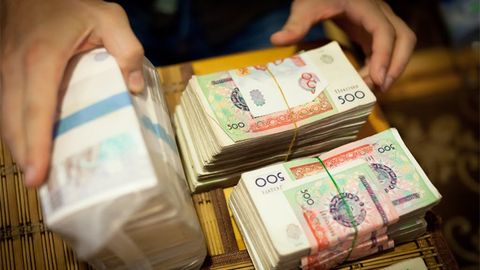 Jizzaxda kelin qaynog‘asining pulini o‘g‘irlab, saqlab turish uchun qo‘shnisiga berdi