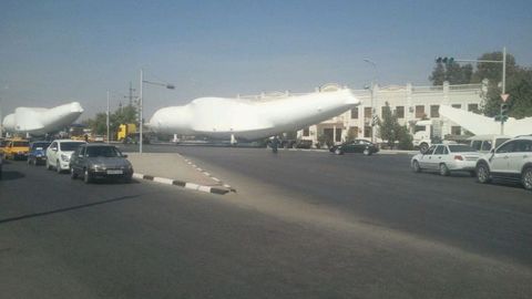 Навоий шаҳри яқинидан олиб ўтилган самолёт сурати интернетда пайдо бўлди