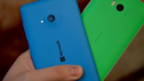 Microsoft’нинг илк смартфони жиддий камчиликка эга эканлиги аниқланди (видео)