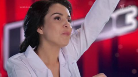 Нилуфар Усмонова янги «Шака бум» клипида «Голос» телешоусида қўшиқ куйлади