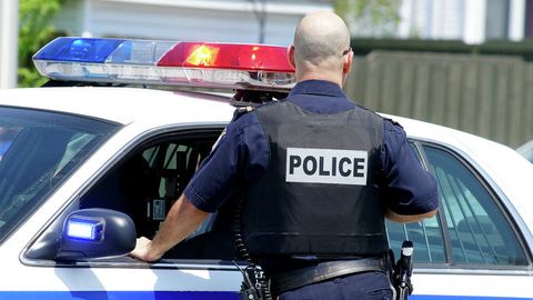 АҚШда 16 ёшли қиз полициячилар томонидан отиб ўлдирилди