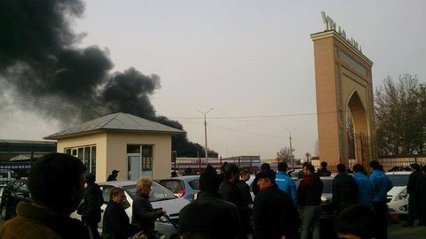 Тошкентдаги «Бек Барака» бозори яқинидаги пластмасса цехида ёнғин юз берди