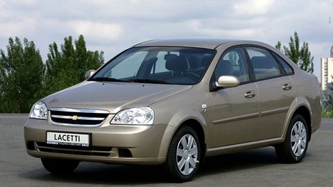 Chirchiqda avtosalondan Lacetti olib beraman deb 19 ming dollarni o‘zlashtirgan firibgar qo‘lga olindi