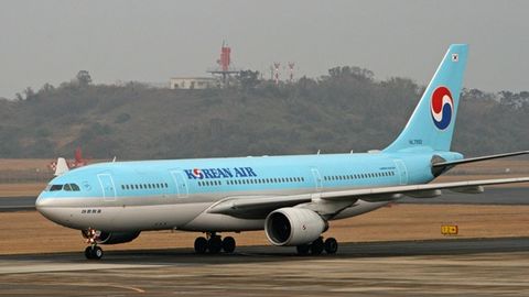 Korean Air президентининг қизи самолёт учишини 20 дақиқага кечиктиргани учун 15 йилга қамалиши мумкин