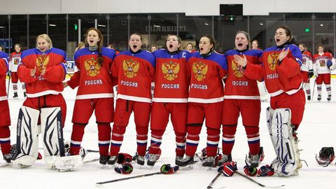 Xokkey bo‘yicha qizlar jamoasi Rossiya madhiyasini jonli ravishda kuyladi (video)