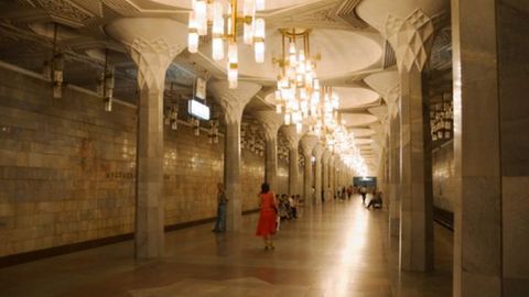 “Mustaqillik maydoni” metro bekatida yo‘lkirani mobil telefon orqali to‘lash sinovdan o‘tkazilmoqda