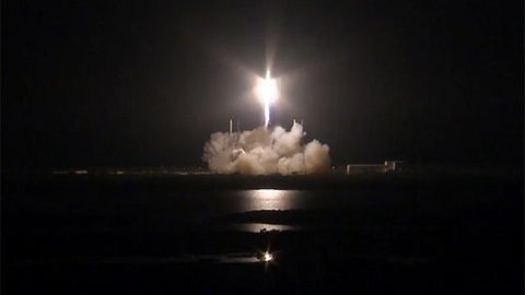 Dragon юк кемаси Халқаро космик станцияга учирилди