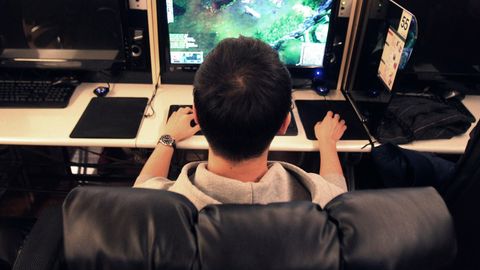 32 ёшли тайванлик 3 кун компьютер қаршисида ўтириб, вафот этди