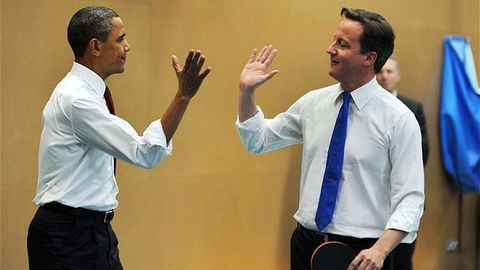 Барак Обама Twitter’да янглишиб, бошқа Дэвид Кэмеронга обуна бўлди