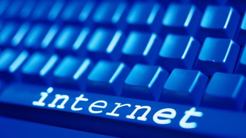 Teleboshlovchi Ravshan Hakimov yarim kuni internet bilan o‘tishini ma’lum qildi