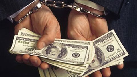 Қашқадарёда ходимларнинг 7 миллион сўмдан ортиқ маблағини ўзлаштирган порахўр амалдор олти йилга қамалди