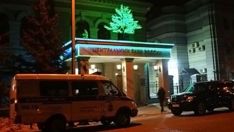 Россия Марказий банки раҳбар ходимларидан бири уч ҳамкасбини отиб ташлагач, ўз жонига қасд қилди
