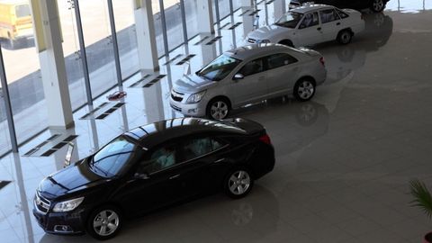 Давлат рақобат қўмитаси 2 банкка енгил автомобиль сотиб олишда пластик карточка очиш учун хизмат ҳақини камайтиришга кўрсатма берди