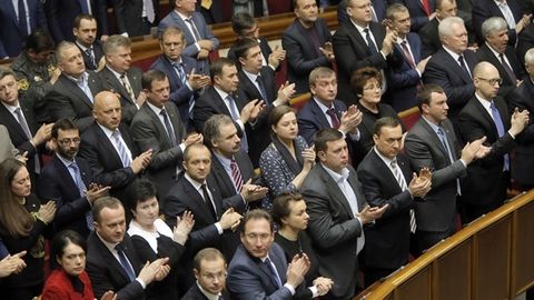 Олий Рада Конституциявий судга дахлсизликни олиб ташлаш тўғрисидаги қонун лойиҳасини йўналтирди