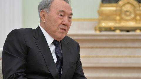 Қозоғистон Сенати Назарбоевдан навбатдан ташқари президент сайловларини белгилашни сўради