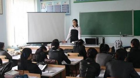 Chet tilli o‘qituvchilarining maoshlariga oylik ustama belgilash uchun test sinovlarini o‘tkazish tartibiga o‘zgartirishlar kiritildi