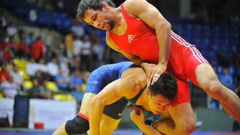 Ўзбекистонлик курашчи Париждаги халқаро турнирда ғалаба қозонди