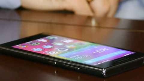 Rossiyada 1 oy quvvat olmasdan ishlaydigan smartfon sotila boshladi