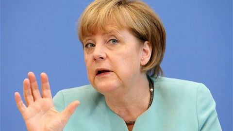Merkel Kiyevga qurol yetkazib bermasligini aytdi