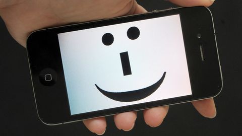 Britaniyalik ayol telefonidan smayliklar qo‘yilgan xabarlarni jo‘natgani uchun 1200 funt to‘laydi