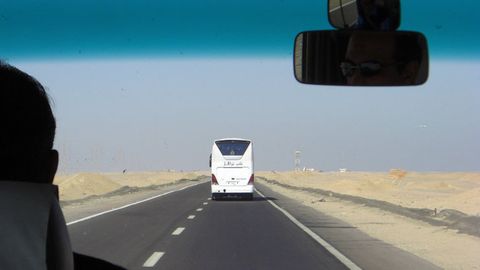 Мисрда 2 та автобус тўқнашиб кетиши натижасида 15 киши ҳалок бўлди