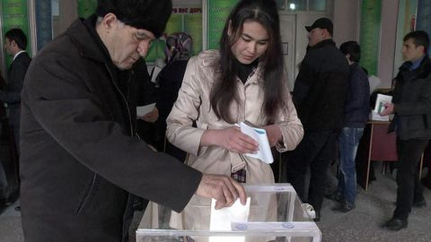 Tojikiston parlamentiga saylovda Emomali Rahmonning partiyasi g’olib bo‘ldi