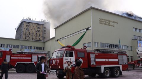 Olma-ota markazida Milliy San’at akademiyasi binosi yonmoqda