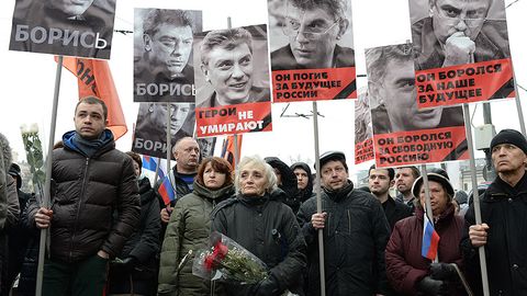 Москвада Борис Немцов хотирасига мотам марши бўлиб ўтди