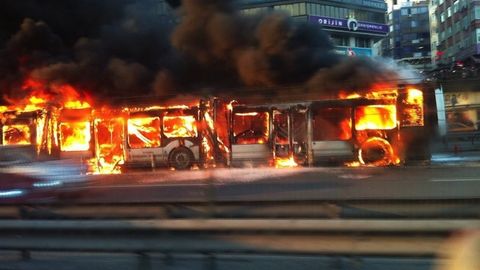 Turkiyada 26 metrli tezyurar avtobus yonib ketdi