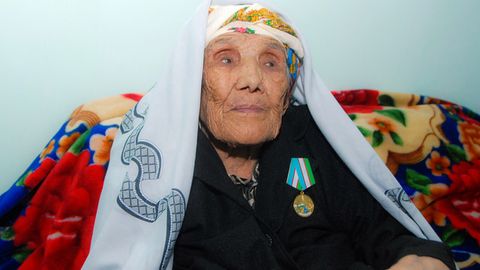 O‘zbekistonda yashovchi dunyoning eng yoshi ulug‘ insoni — To‘ti momo 135 yoshni qarshilaydi