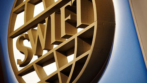 AQSh va Yevropa Rossiyani SWIFT tizimidan o‘chirmaydigan bo‘ldi
