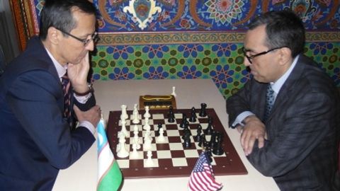 Toshkentda diplomatlar o‘rtasida o‘tkazilgan shaxmat turnirida AQSh elchixonasi vakillari g‘olib bo‘ldi