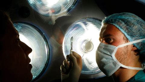 Britaniyada bemorga birinchi marta o‘lik yurakni ko‘chirib o‘tkazishdi