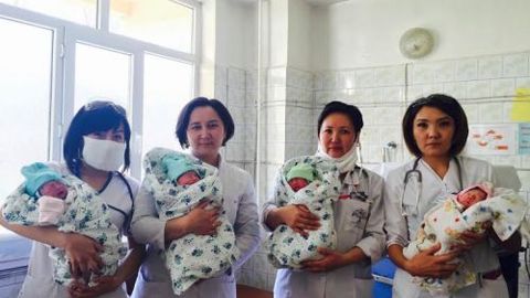 Bishkekda 34 yoshli ayol to‘rt egizakni dunyoga keltirdi