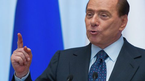 Берлусконига 1,5 йил аввал олиб қўйилган паспорти қайтариб берилади