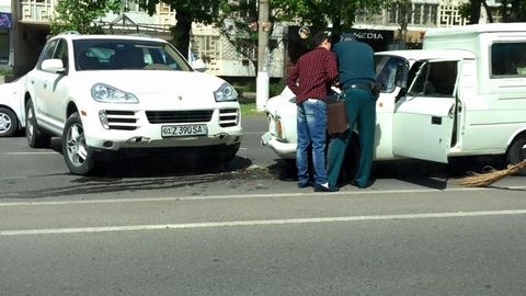 Жасур Умировники эканлиги тахмин қилинган Porsche «Москвич» билан тўқнашгани хабар берилди