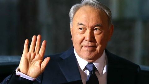 Назарбоев сайловларга «супердемократик мамлакатлар» учун жуда кўп сайловчилар келгани юзасидан узр сўради