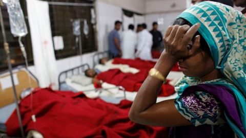 Бангладешда автобус дарахтга урилиши натижасида 24 киши ҳалок бўлди