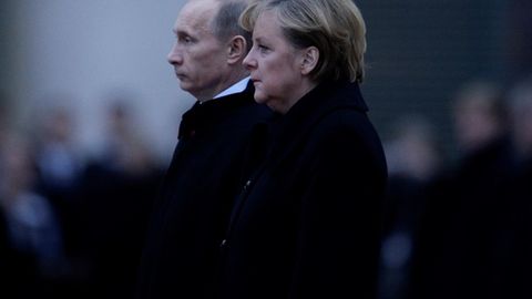 Merkel Putin bilan birga Ikkinchi jahon urushi tugallanishini nishonlaydi