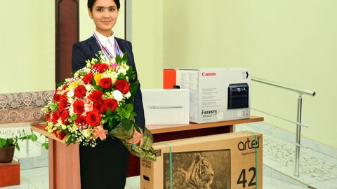 Таэквондо бўйича жаҳон чемпиони Дилбар Холжигитовага Президент совғалари топширилди 