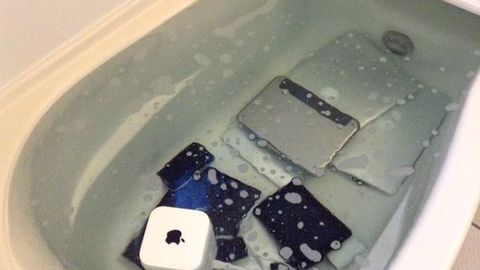 Япониялик қиз йигитидан ўч олиш учун унинг 10 дан ортиқ Apple гаджетларини ваннага чўктирди