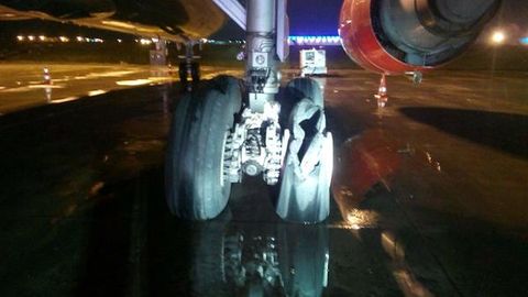 Истанбулдан учиб кетиш арафасида йўловчи лайнери двигатели портлаб кетди