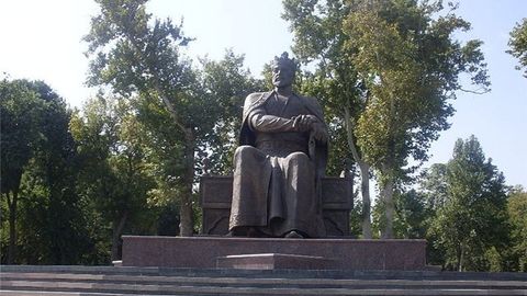 Амир Темур ҳақида Тошкентда чоп этилган қалбаки китоб оммалашиб кетди