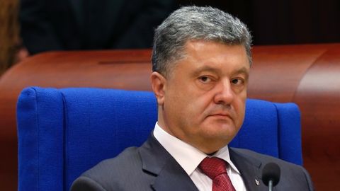 Порошенко ўзининг Путинга Донбассни бериб юбормоқчи бўлгани ҳақидаги хабарни «аҳмоқлик» деб атади