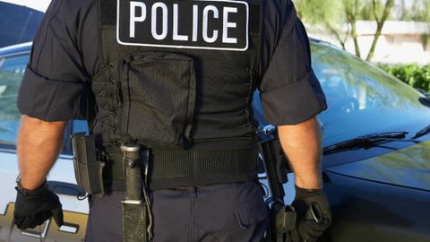 AQShda politsiyachi to‘pponchani elektr shoker bilan adashtirib yubordi va bir kishini otib qo‘ydi